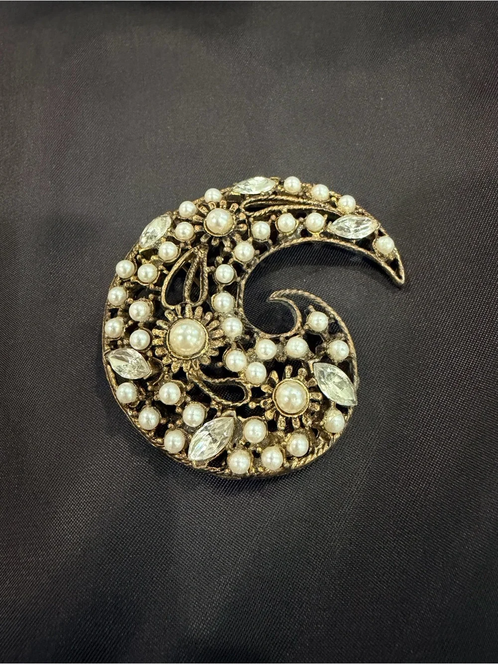 Vintage Gold Tone Faux Pearl & Rhinestone Statement Brooch